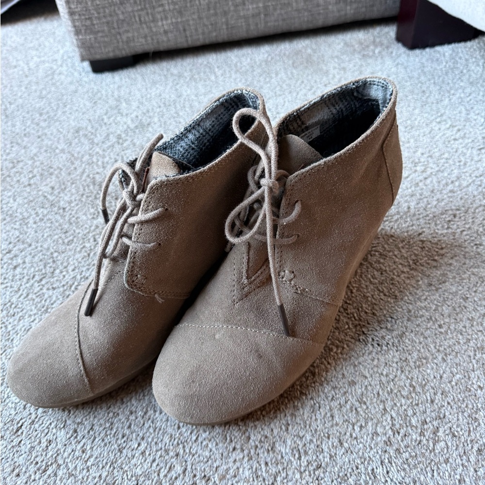 Toms Women's Beige Lace-Up Boots